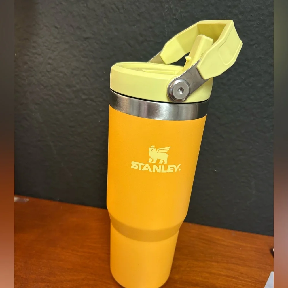 LTD edition Stanley Ice Flow Flip Straw Tumbler 30oz in Marigold - Picture 2 of 9